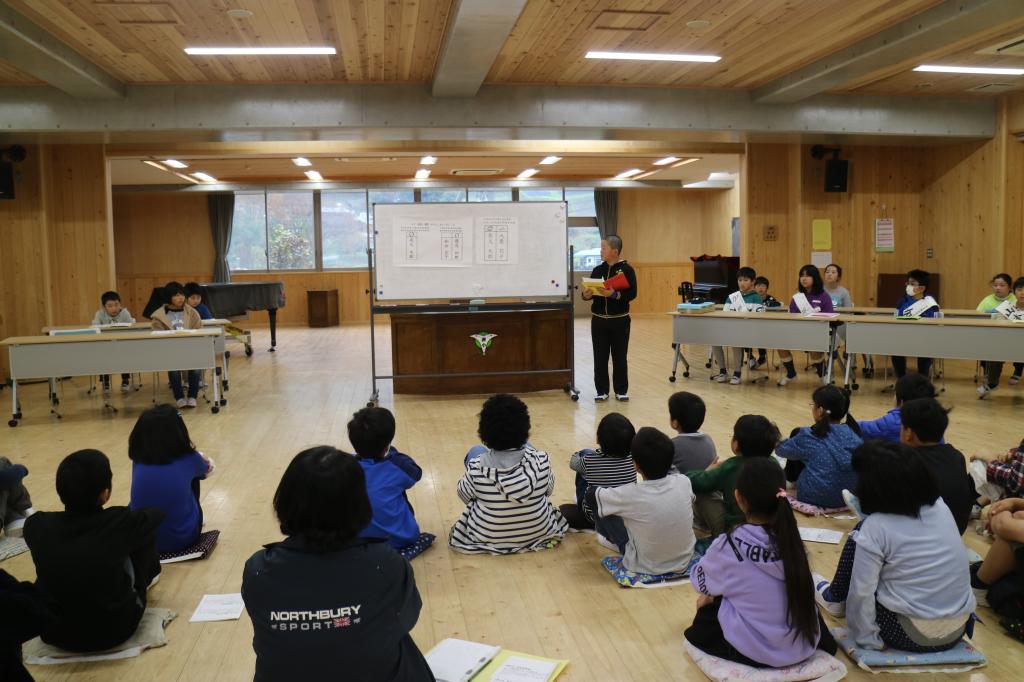 児童会役員選挙立会演説会がありました。