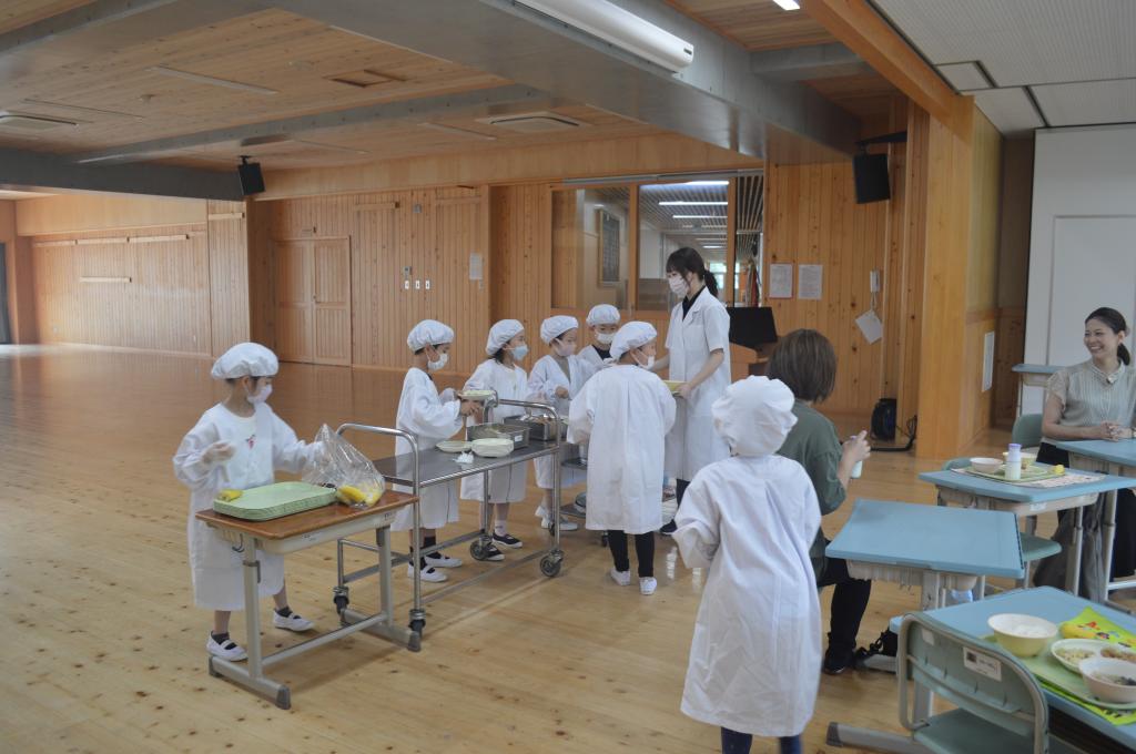 給食試食会がありました！（1年生）