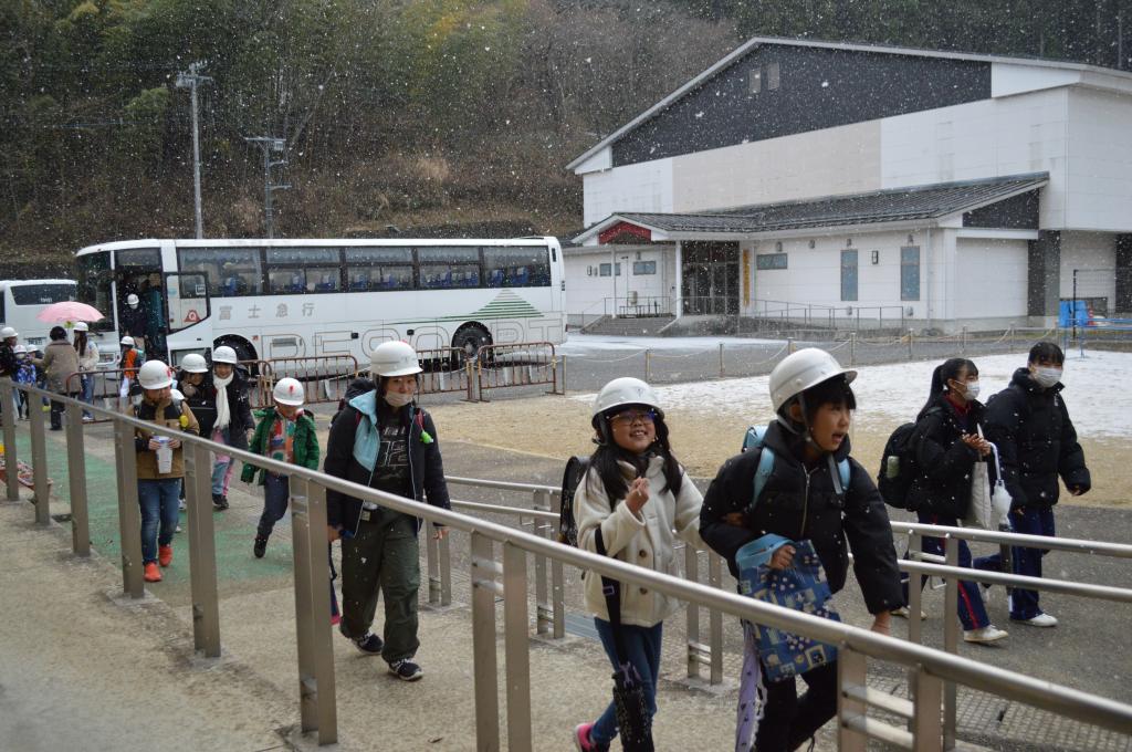 登校の様子（初雪⛄）