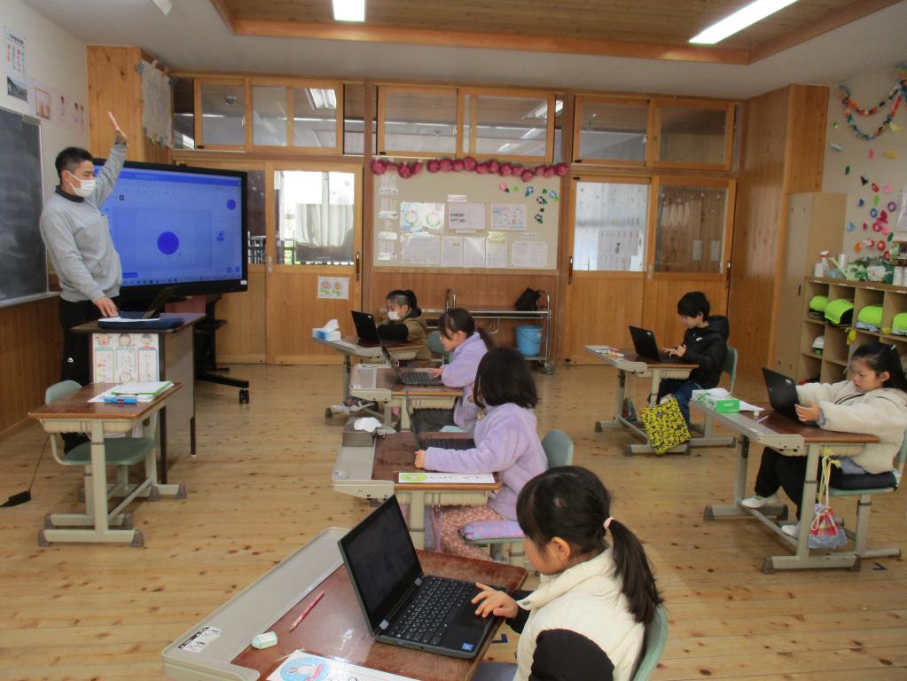 プログラミングの授業がありました！