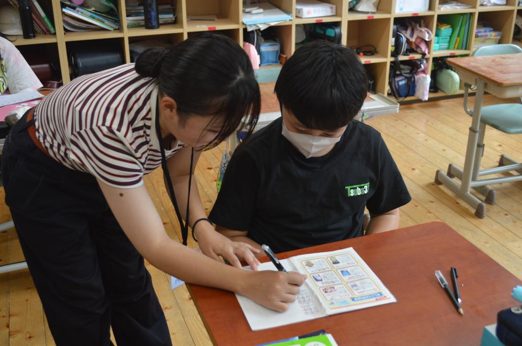 都留文科大学学生来校